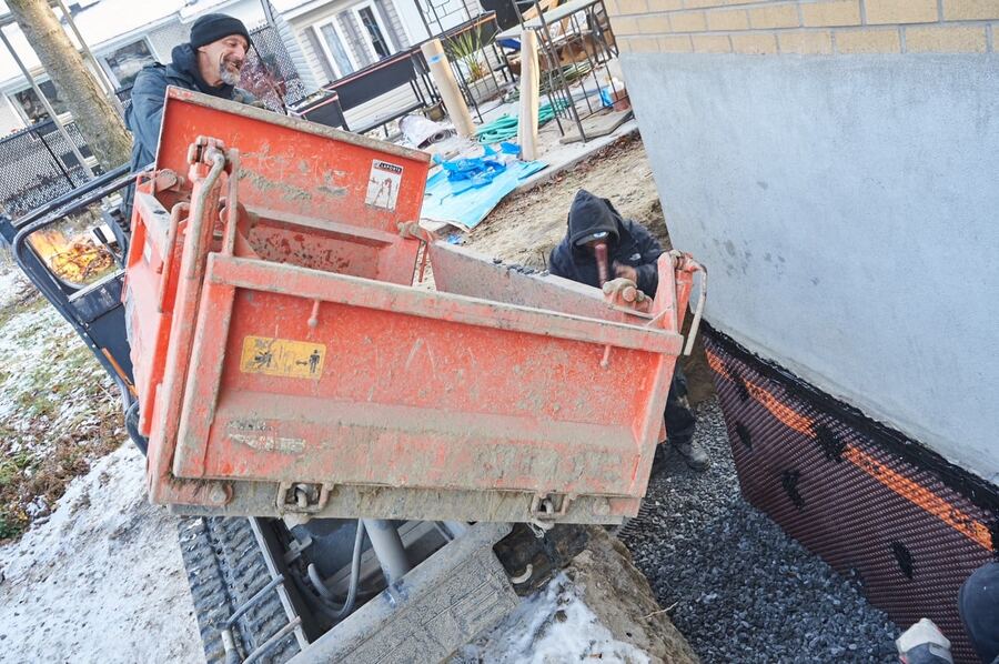 Mini excavation et remplacement d'un drain français